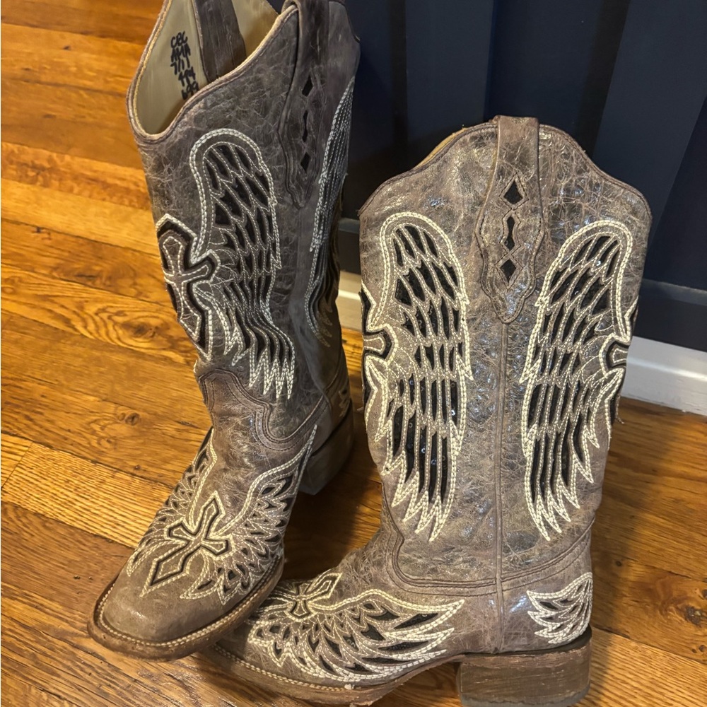 Stylish and fun cross cowgirl boots